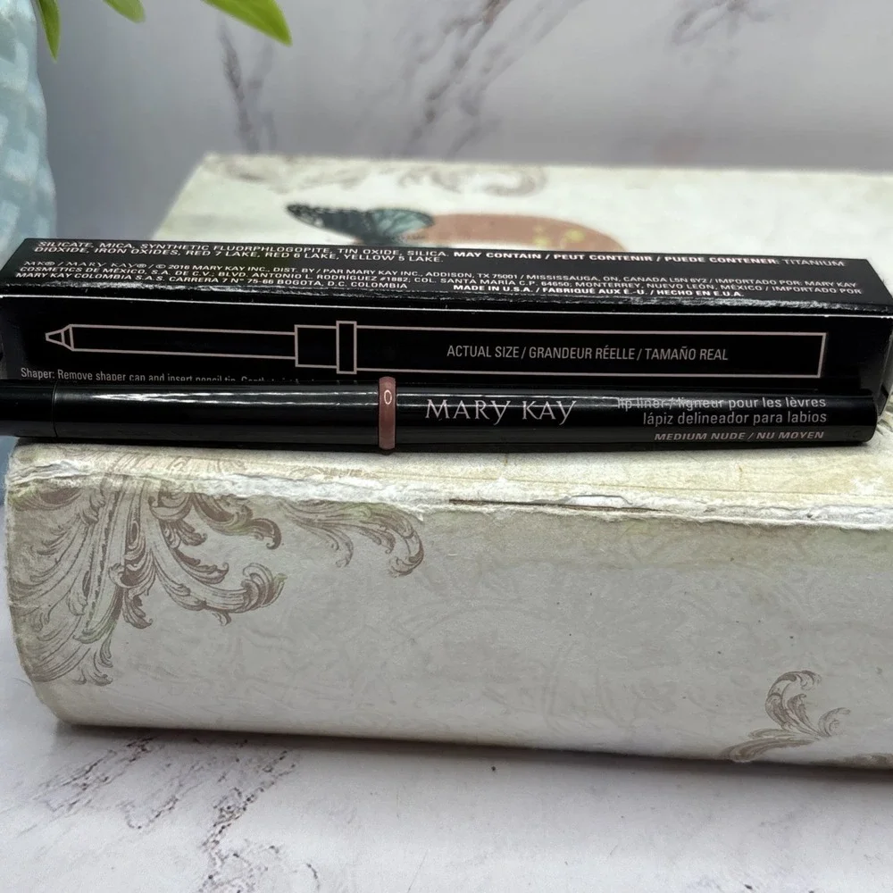 New In Box Mary Kay Twist Up Lip Liner Medium Nude #085795 Full Size
